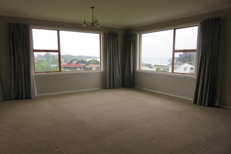 Photo of property in 16 Pitcairn Street, Oakura, 4314