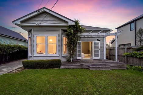 Photo of property in 74 Edward Avenue, Edgeware, Christchurch, 8013
