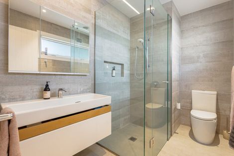 Photo of property in 31 Seacliffe Avenue, Belmont, Auckland, 0622