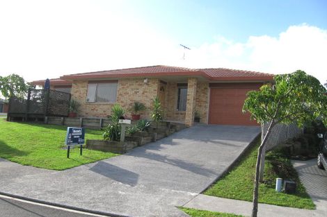 Photo of property in 28 Ginders Drive, Massey, Auckland, 0614
