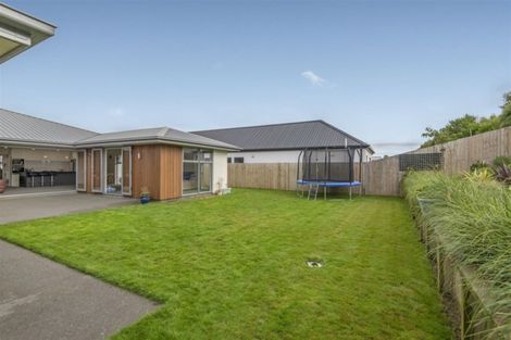 Photo of property in 27 Davaar Crescent, Broomfield, Christchurch, 8042