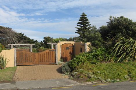 Photo of property in Seaforth, 2- 6 Garden Road, Raumati Beach, Paraparaumu, 5032