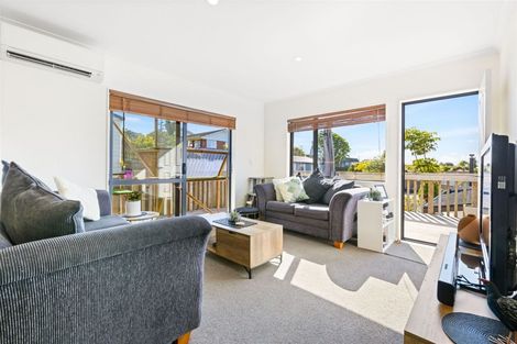 Photo of property in 5 Kemp Road, Massey, Auckland, 0614
