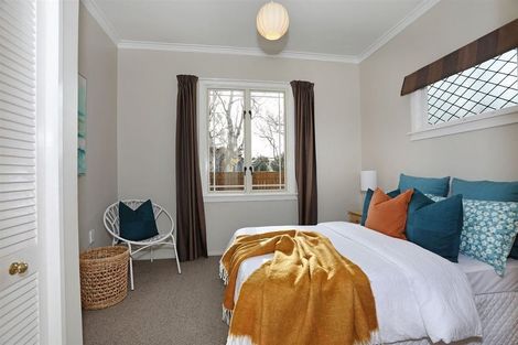 Photo of property in 12 Winston Avenue, Hokowhitu, Palmerston North, 4410