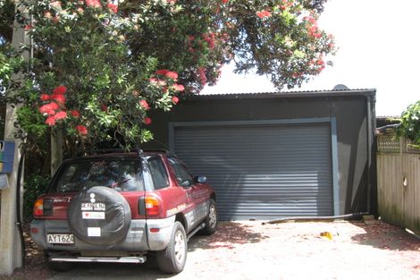Photo of property in 48 Domain Crescent, Muriwai, Waimauku, 0881