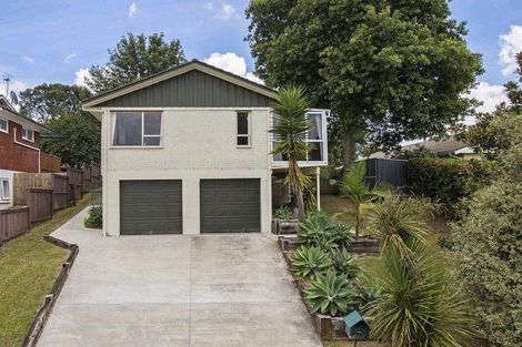 Photo of property in 7 Maroubra Place, Botany Downs, Auckland, 2010