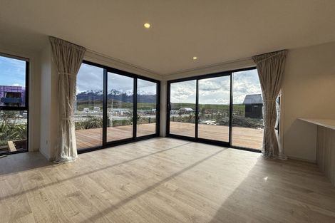 Photo of property in 37 Shelduck Road, Jacks Point, 9371