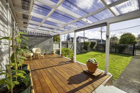Photo of property in 15 Enderby Drive, Te Atatu Peninsula, Auckland, 0610