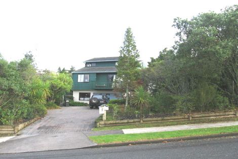 Photo of property in 3 Calman Place, Chatswood, Auckland, 0626