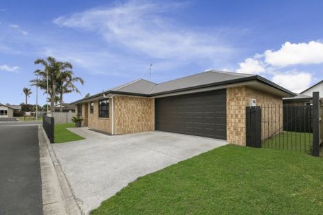 Photo of property in 1 The Palms, Rototuna, Hamilton, 3210