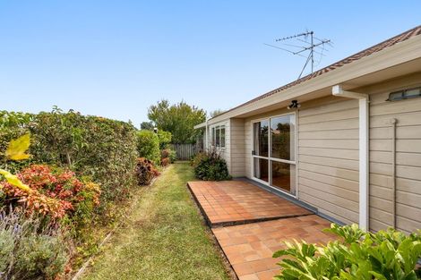Photo of property in 16 Harbour Lights Close, West Harbour, Auckland, 0618