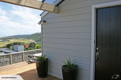 Photo of property in 91 Domain Crescent, Muriwai, Waimauku, 0881