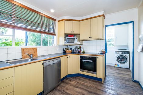 Photo of property in 72 Timaru Road, Waimate, 7924