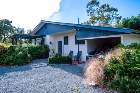 Photo of property in 72 Timaru Road, Waimate, 7924
