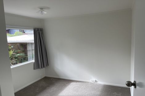 Photo of property in 24 Walton Street, Red Beach, 0932