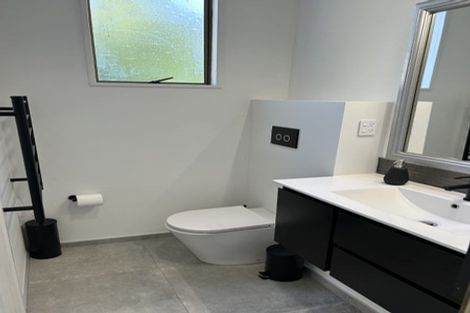 Photo of property in 72 Lynwood Road, New Lynn, Auckland, 0600