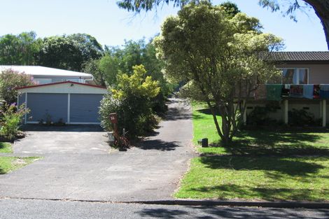 Photo of property in 16 St Catherine Crescent, West Harbour, Auckland, 0618