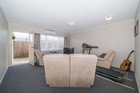 Photo of property in 8 Dahlia Street, Palmerston North, 4410