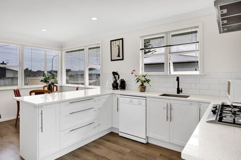 Photo of property in 24 Murray Avenue, Hawera, 4610