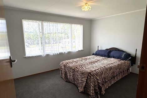 Photo of property in 4 Mokau Place, Terrace End, Palmerston North, 4410