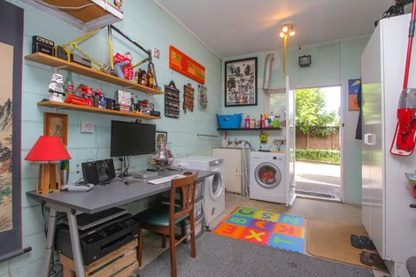 Photo of property in 1b Karaka Street, New Lynn, Auckland, 0600