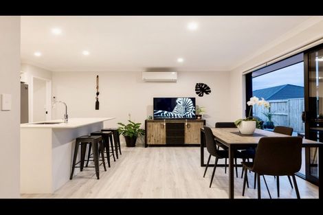 Photo of property in 15 Kotiate Street, Papamoa Beach, Papamoa, 3118