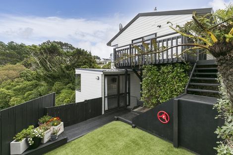 Photo of property in 25a Spenmoor Street, Newlands, Wellington, 6037