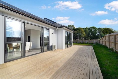 Photo of property in 41 Mcindoe Road, Kumeu, 0810