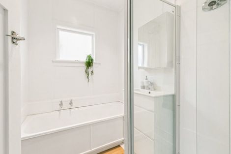 Photo of property in 5 Herald Terrace, Berhampore, Wellington, 6023