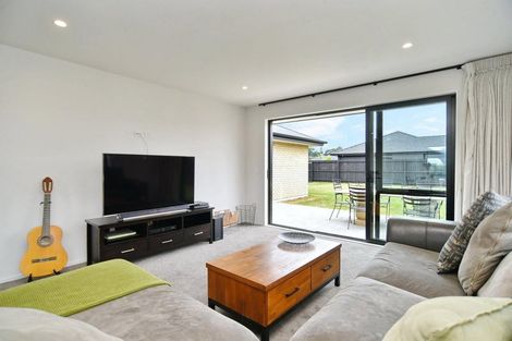 Photo of property in 8 Fearne Drive, Woodend, 7610