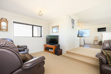 Photo of property in 17 Marine Parade South, Foxton Beach, Foxton, 4815