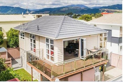 Photo of property in 2/381 Kapiti Road, Paraparaumu Beach, Paraparaumu, 5032