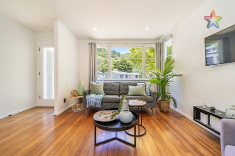 Photo of property in 18 Holmes Grove, Naenae, Lower Hutt, 5011