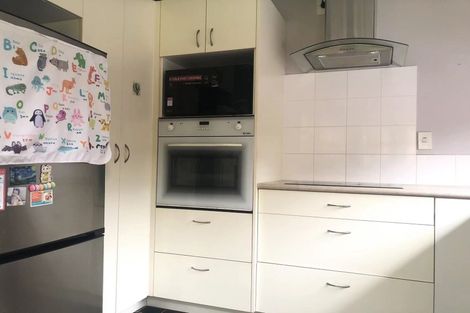 Photo of property in 33 Ginders Drive, Massey, Auckland, 0614