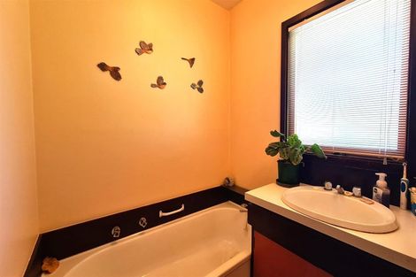 Photo of property in 6 Egmont Place, Bishopdale, Christchurch, 8051