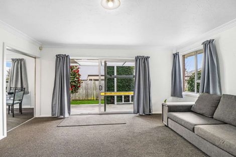 Photo of property in 402 Yaldhurst Road, Russley, Christchurch, 8042