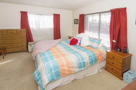 Photo of property in 10 Hogg Crescent, Masterton, 5810