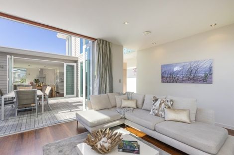 Photo of property in 12 Te Mauri Place, Omaha, 0986