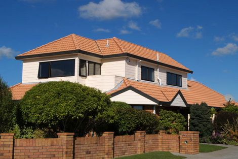 Photo of property in 1/8 The Green, Golflands, Auckland, 2013