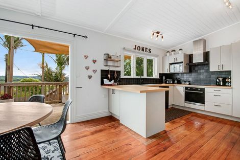 Photo of property in 31 Garfield Road, Helensville, 0800