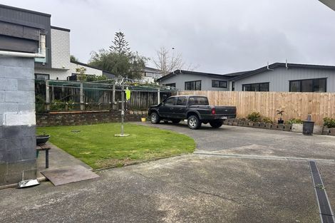 Photo of property in 2a Chapman Road, Te Atatu Peninsula, Auckland, 0610
