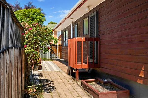 Photo of property in 4/28 Islington Avenue, New Lynn, Auckland, 0600