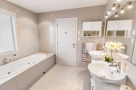 Photo of property in 2c Hinewa Road, Otumoetai, Tauranga, 3110