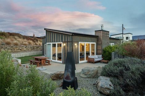 Photo of property in 21 Kapuka Lane, Wanaka, 9305