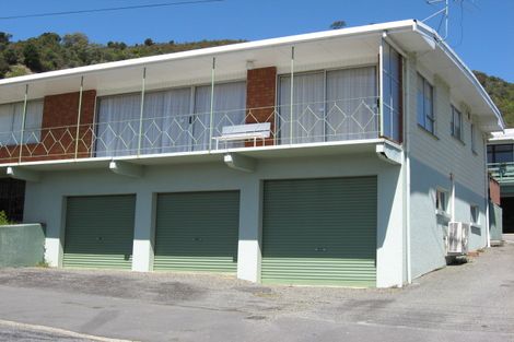 Photo of property in 2/18 Broadway, Picton, 7220