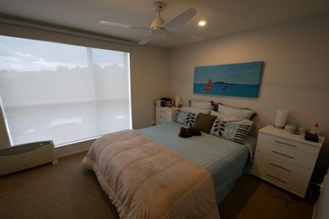 Photo of property in 27/11 Ray Small Drive, Papakura, 2110