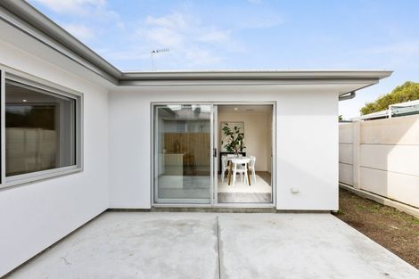 Photo of property in 27 Howard Road, Taradale, Napier, 4112