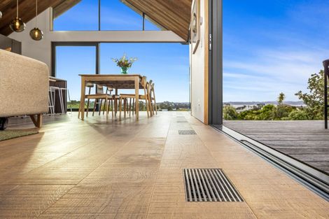 Photo of property in 50 Tiri Road, Manly, Whangaparaoa, 0930
