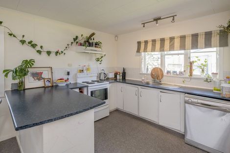 Photo of property in 4 Colenso Place, Otaki Beach, Otaki, 5512