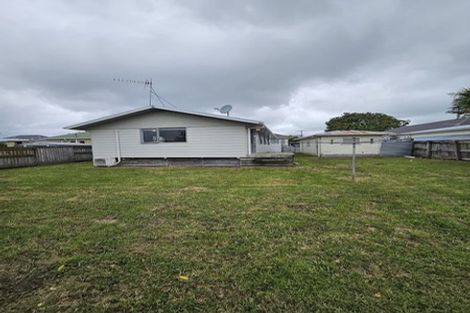 Photo of property in 71 Queenwood Road, Levin, 5510